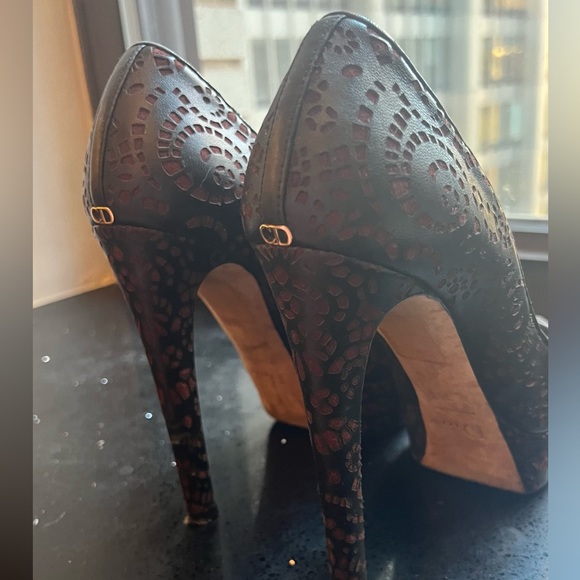 Christian Dior leather perforated open-toe high heels. Size 38 1/2. - Picture 2 of 7
